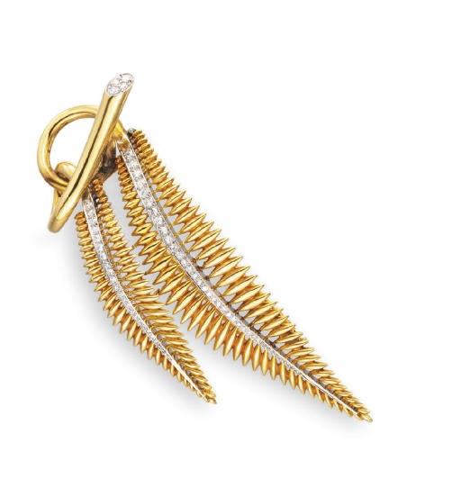 A DIAMOND AND GOLD LEAF BROOCH