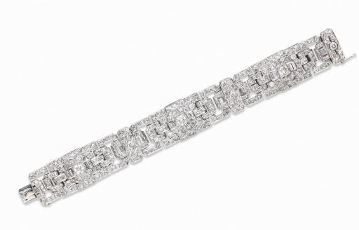 AN ART DECO DIAMOND BRACELET