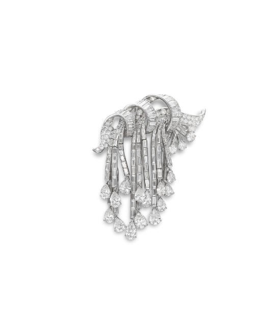 A DIAMOND BROOCH