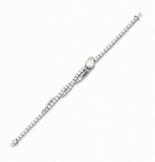 AN ART DECO DIAMOND AND EMERALD BRACELET, BY OSCAR HEYMAN & BROTHERS