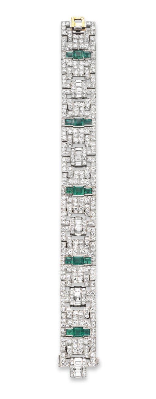 AN ART DECO DIAMOND AND EMERALD BRACELET