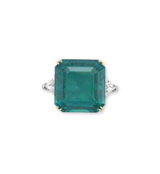 AN EXTREMELY FINE EMERALD AND DIAMOND RING, BY HARRY WINSTON