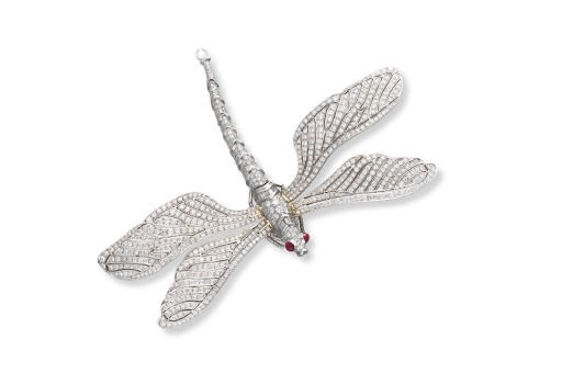 A DIAMOND DRAGONFLY BROOCH