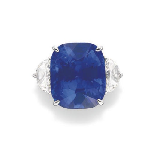 A SAPPHIRE AND DIAMOND RING