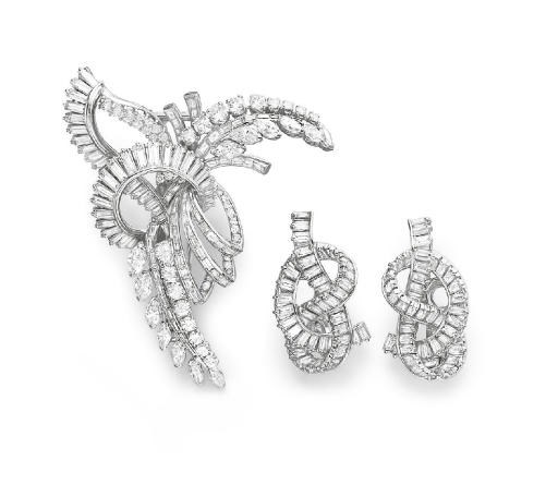 A SET OF DIAMOND JEWELRY