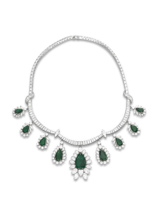 AN EMERALD AND DIAMOND NECKLACE