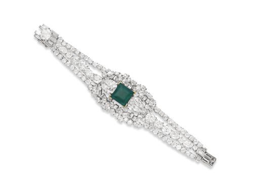 AN EMERALD AND DIAMOND BRACELET
