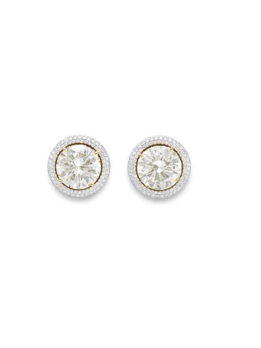A PAIR OF DIAMOND EAR CLIPS