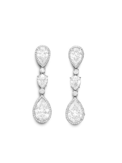 A PAIR OF DIAMOND EAR PENDANTS