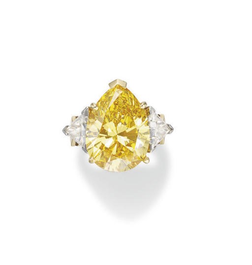 A MAGNIFICENT COLORED DIAMOND RING