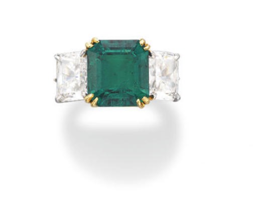A THREE-STONE EMERALD AND DIAMOND RING, BY HARRY WINSTON