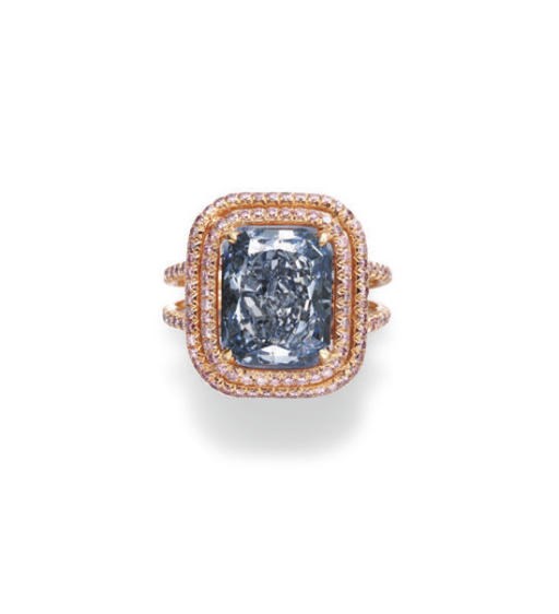 AN EXTREMELY RARE COLORED DIAMOND RING