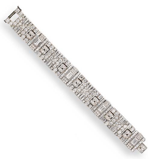 AN ART DECO DIAMOND BRACELET