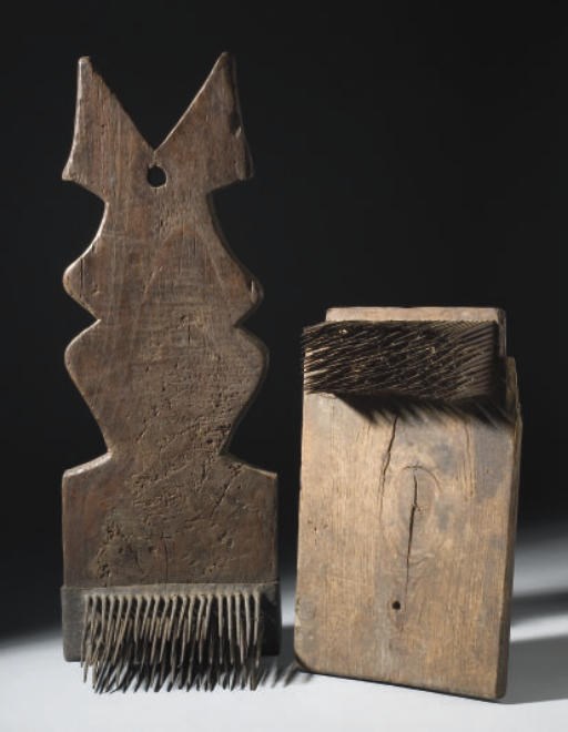 PAIRE DE PEIGNES A CARDER LA LAINE OU LE LIN