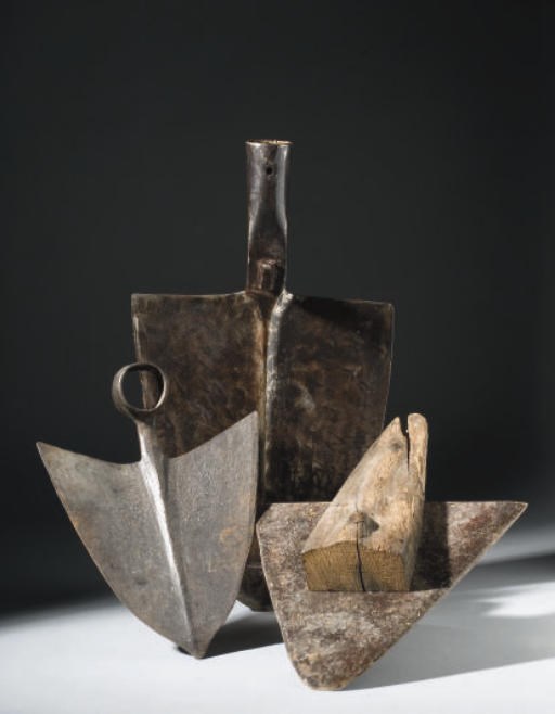 TROIS OUTILS