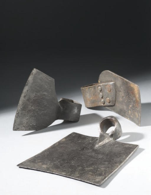 TROIS OUTILS
