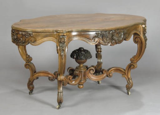 TABLE DE MILIEU DE STYLE LOUIS XV