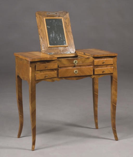 COIFFEUSE D'EPOQUE LOUIS XV
