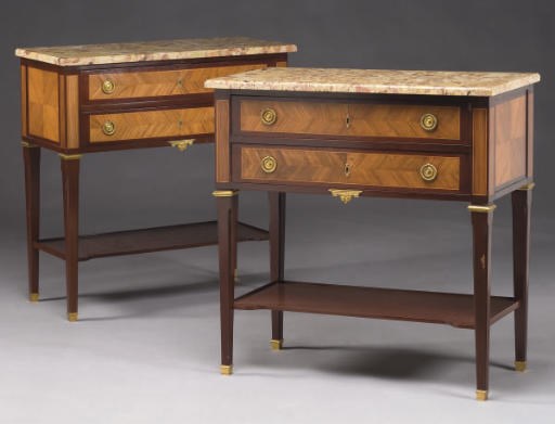 PAIRE DE DESSERTES DE STYLE LOUIS XVI