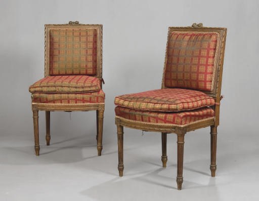 PAIRE DE CHAISES DE STYLE LOUIS XVI