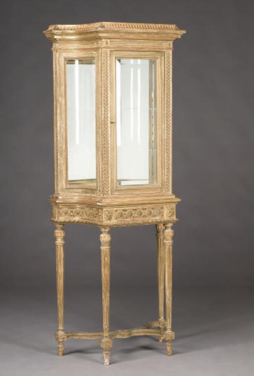 VITRINE DE STYLE LOUIS XVI