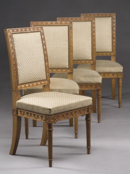 SUITE DE QUATRE CHAISES DE STYLE LOUIS XVI