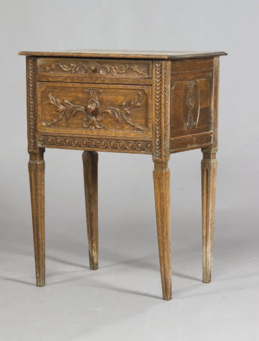 TABLE DE CHEVET DE STYLE LOUIS XVI