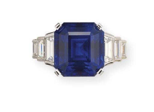 A SAPPHIRE AND DIAMOND RING