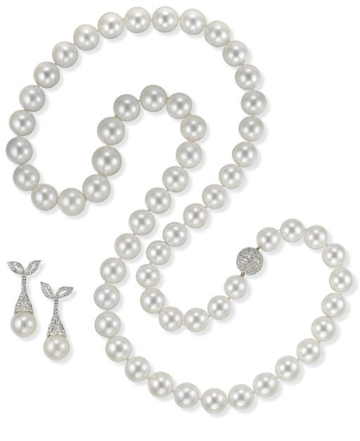 A SOUTH SEA CULTURED PEARL SET
