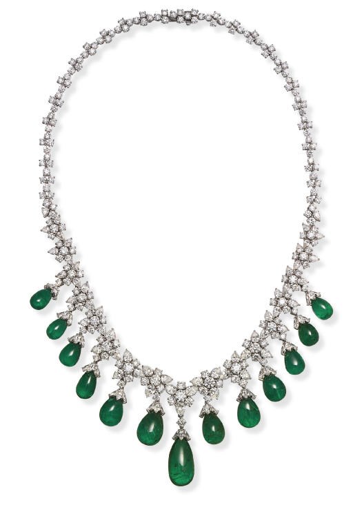 AN EMERALD AND DIAMOND NECKLACE