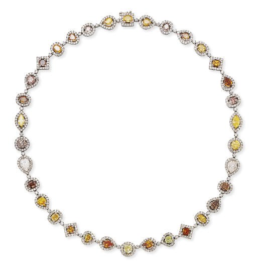 AN ATTRACTIVE COLOURED DIAMOND NECKLACE