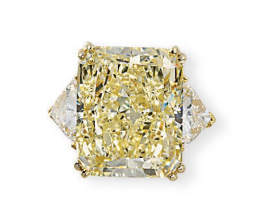 A COLOURED DIAMOND RING