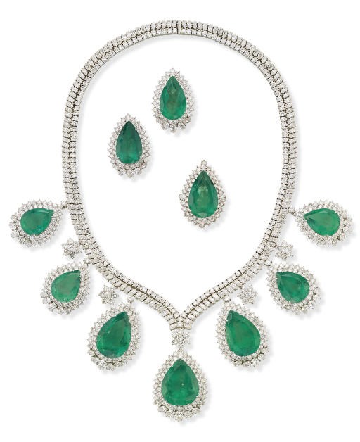 AN IMPRESSIVE EMERALD AND DIAMOND SUITE