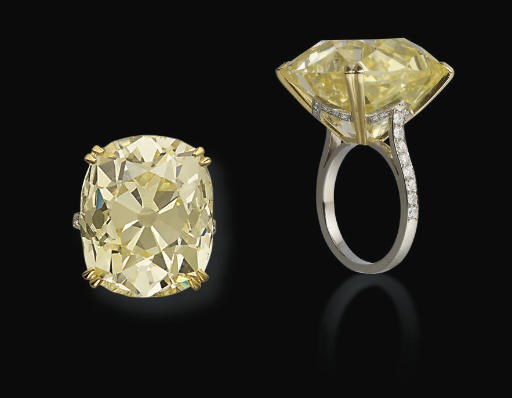 AN IMPORTANT COLOURED DIAMOND RING