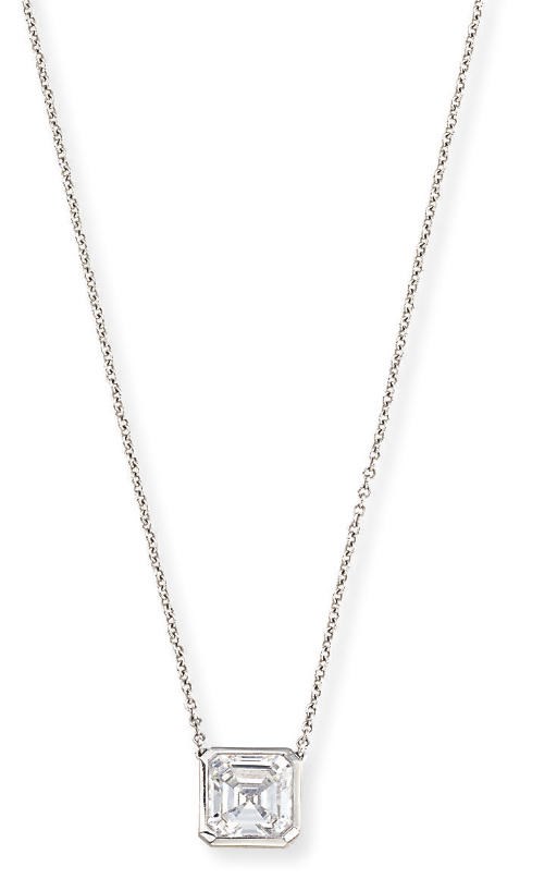 AN ATTRACTIVE SINGLE-STONE DIAMOND PENDANT