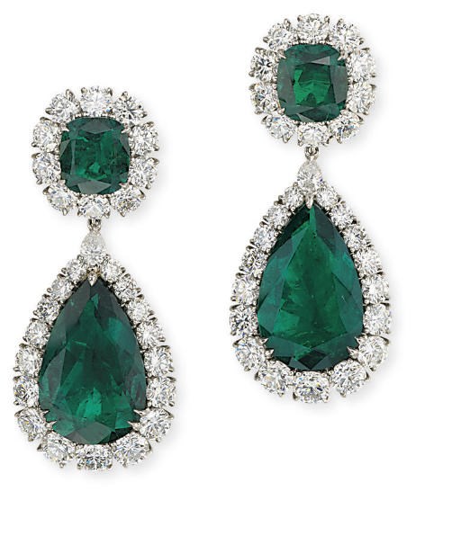 A SUPERB PAIR OF EMERALD AND DIAMOND EAR PENDANTS