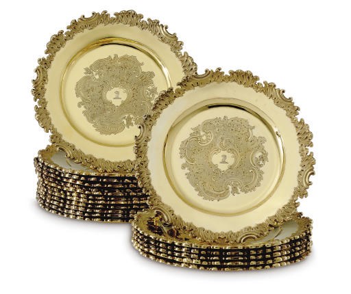 A SET OF EIGHTEEN GEORGE V SILVER-GILT DESSERT PLATES