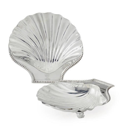 A PAIR OF GEORGE III SILVER SHELL DISHES