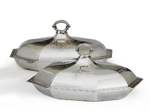 A PAIR OF GEORGE III SILVER ENTREE DISHES WITH COVERS