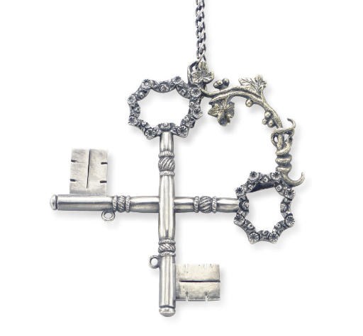 A GEORGE III PARCEL-GILT SILVER WINE STEWARD'S BADGE AND CHAIN