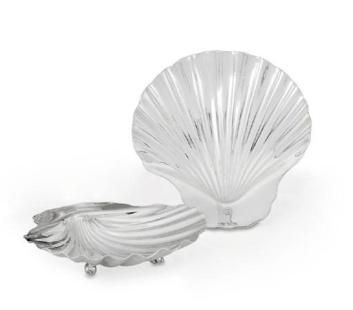 A PAIR OF GEORGE II SILVER SHELL DISHES