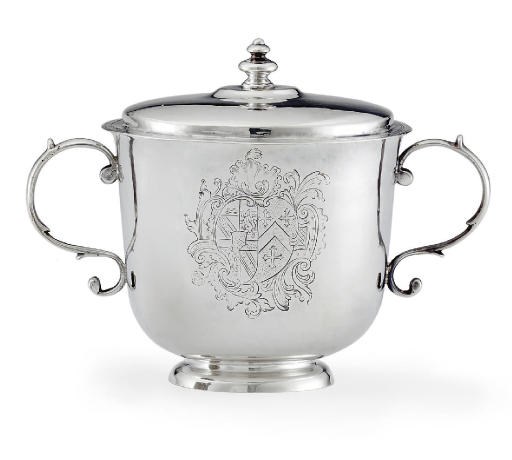 A CHARLES II SILVER PORRINGER AND COVER