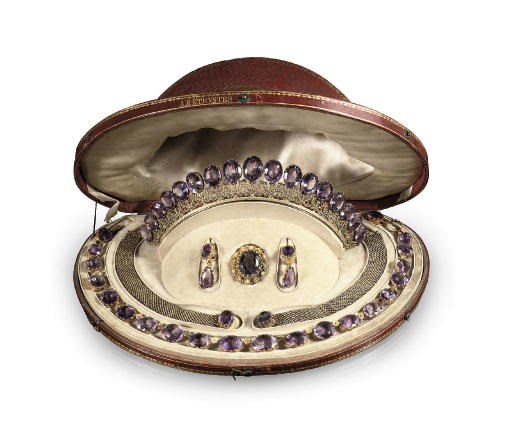 A SUITE OF ANTIQUE AMETHYST JEWELLERY