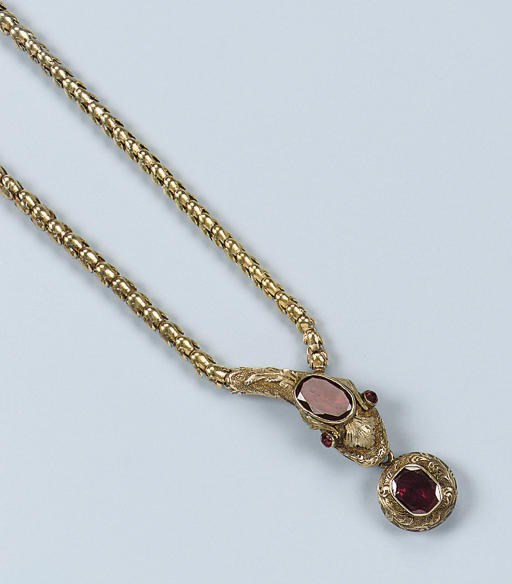 AN ANTIQUE GARNET SNAKE NECKLACE