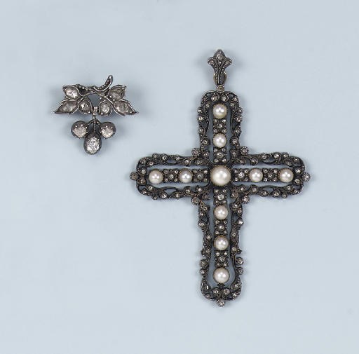 AN ANTIQUE DIAMOND CROSS PENDANT AND A BROOCH