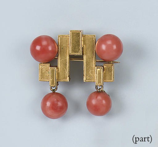 A COLLECTION OF ANTIQUE CORAL JEWELLERY