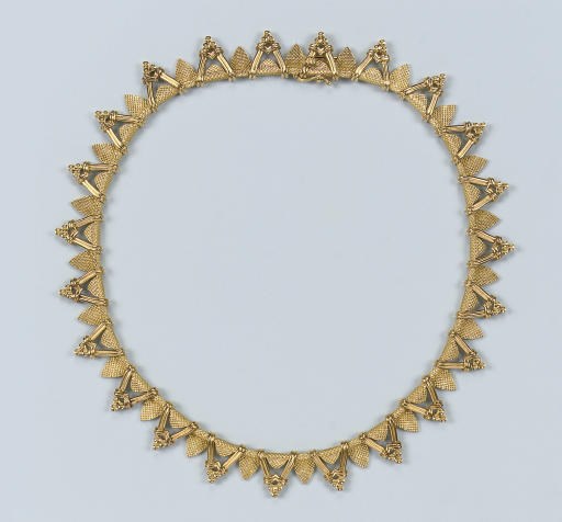 A GOLD NECKLACE