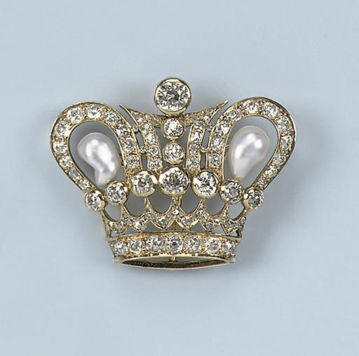 A PEARL AND DIAMOND CROWN BROOCH