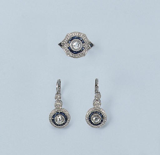 A SAPPHIRE AND DIAMOND RING WITH EARRINGS