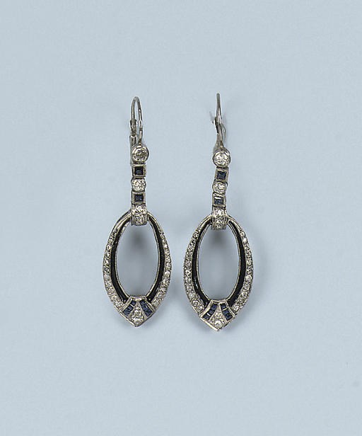 A PAIR OF SAPPHIRE, ONYX AND DIAMOND EARRINGS